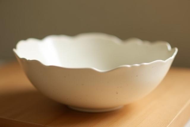 Große Keramikschüssel zum Servieren, handgetöpfert